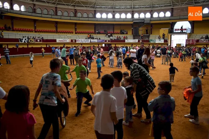 Foto 6 - El encierro ecol&oacute;gico infantil abre los actos taurinos de un d&iacute;a grande para la 15 de Octubre