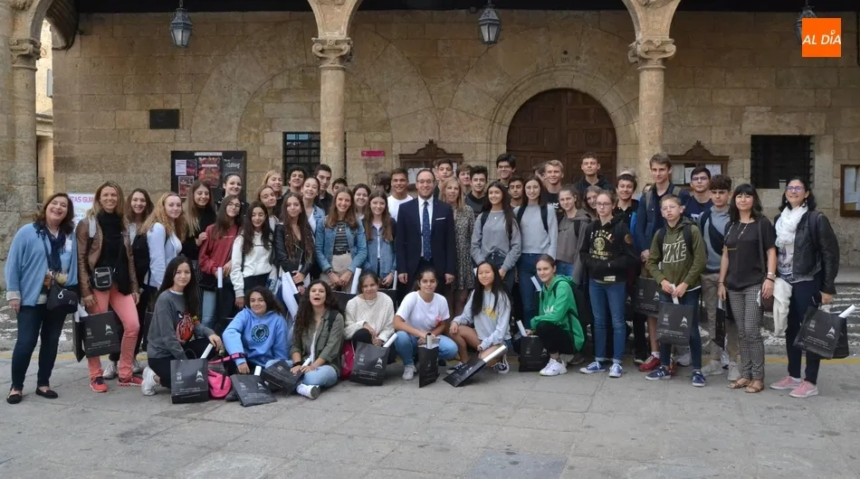 Foto 6 - Alumnos de Salamanca, Francia y Austria se acercan a la ciudad para indagar en la Guerra de la...