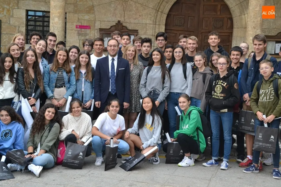 Foto 4 - Alumnos de Salamanca, Francia y Austria se acercan a la ciudad para indagar en la Guerra de la...