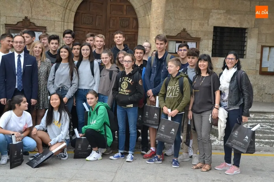 Foto 3 - Alumnos de Salamanca, Francia y Austria se acercan a la ciudad para indagar en la Guerra de la...