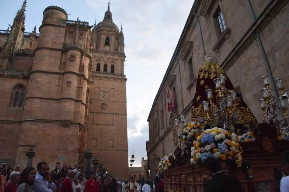 Foto 2 - La Procesi&oacute;n General del Rosario envuelve de religiosidad el casco hist&oacute;rico