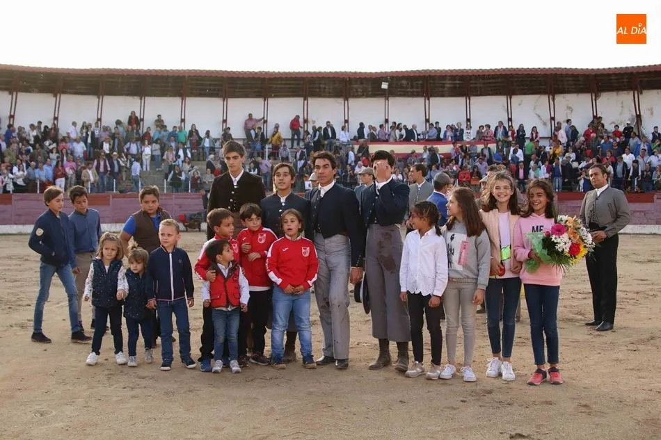Foto 2 - &Eacute;xito del Festival taurino en Ledesma a beneficio de la Asociaci&oacute;n de Enfermedades Raras de...