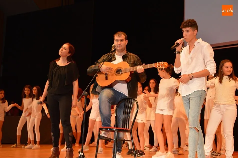 Foto 2 - Gran ambiente y derroche de solidaridad en la Gala Ben&eacute;fica de Pyfano contra el c&aacute;ncer infantil