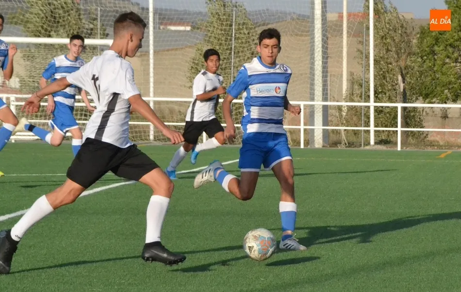 Foto 9 - #M [12|13 OCT] El Ciudad Rodrigo Juvenil se estrena en medio de un vendaval y jugando 59&rsquo; con 10  