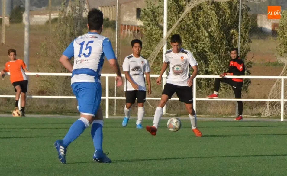 Foto 7 - #M [12|13 OCT] El Ciudad Rodrigo Juvenil se estrena en medio de un vendaval y jugando 59&rsquo; con 10  