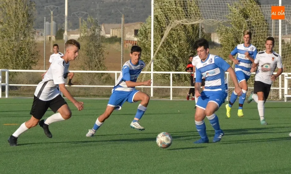 Foto 8 - #M [12|13 OCT] El Ciudad Rodrigo Juvenil se estrena en medio de un vendaval y jugando 59&rsquo; con 10  