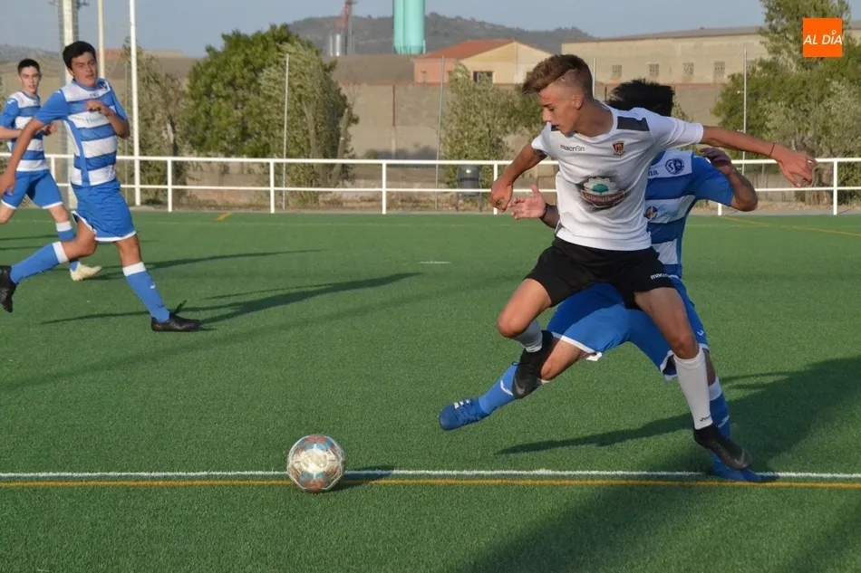 Foto 6 - #M [12|13 OCT] El Ciudad Rodrigo Juvenil se estrena en medio de un vendaval y jugando 59&rsquo; con 10  
