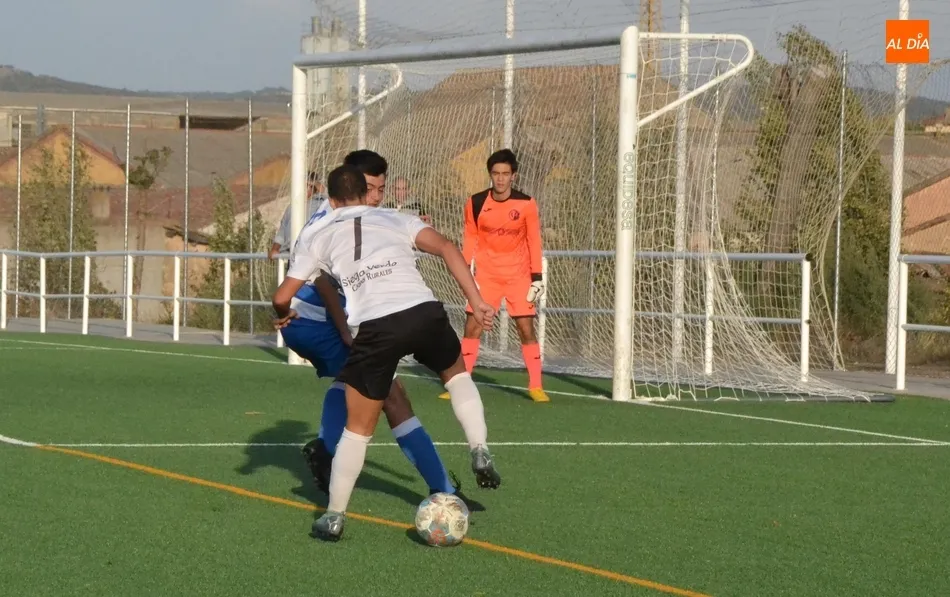 Foto 5 - #M [12|13 OCT] El Ciudad Rodrigo Juvenil se estrena en medio de un vendaval y jugando 59&rsquo; con 10  