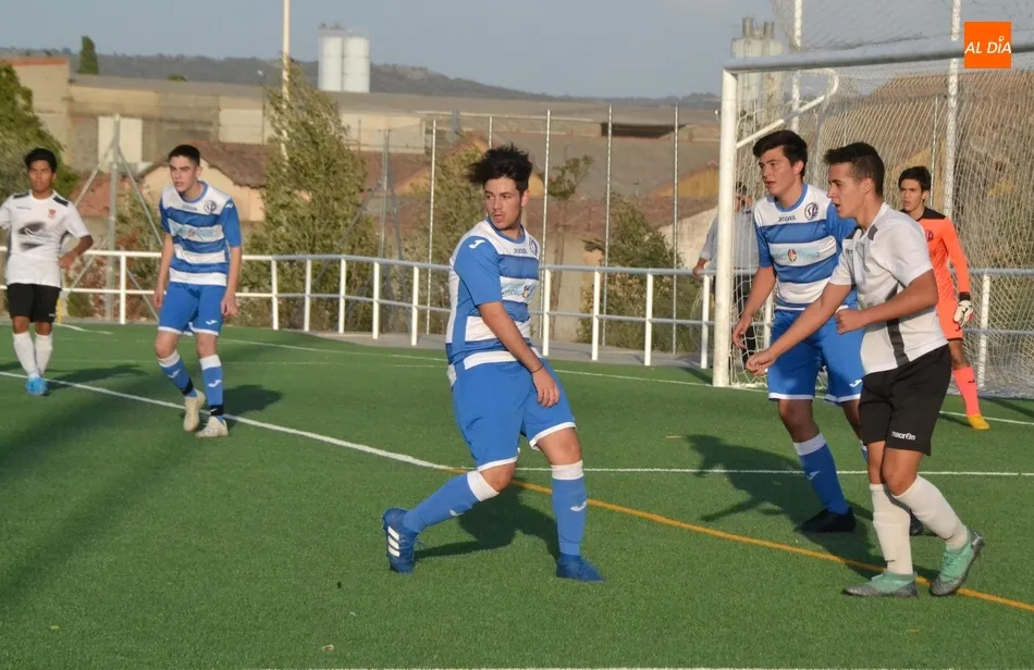 Foto 4 - #M [12|13 OCT] El Ciudad Rodrigo Juvenil se estrena en medio de un vendaval y jugando 59&rsquo; con 10  