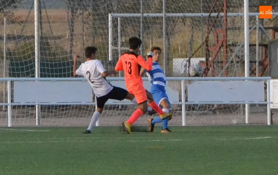 Foto 2 - #M [12|13 OCT] El Ciudad Rodrigo Juvenil se estrena en medio de un vendaval y jugando 59&rsquo; con 10  