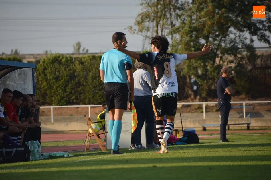 Foto 8 - Ayoze se eleva por encima de todos para salvar a Unionistas del Tudelano (1-1)