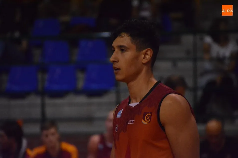 Foto 8 - El Aquimisa Carbajosa sigue de dulce al batir a la UVA (84-71)