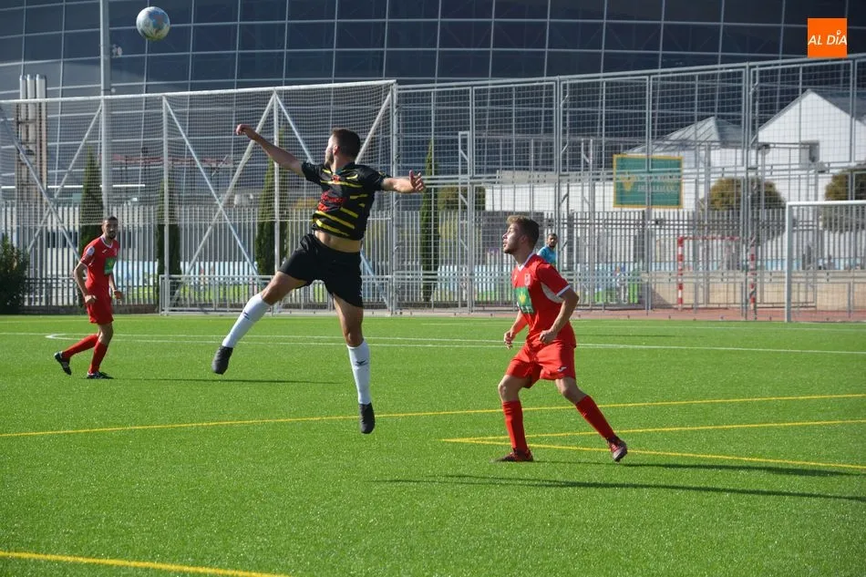 Foto 11 - El B&eacute;jar se da un fest&iacute;n a costa del Navega en el derbi (1-4)