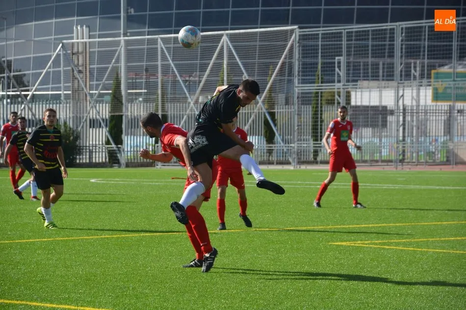 Foto 8 - El B&eacute;jar se da un fest&iacute;n a costa del Navega en el derbi (1-4)