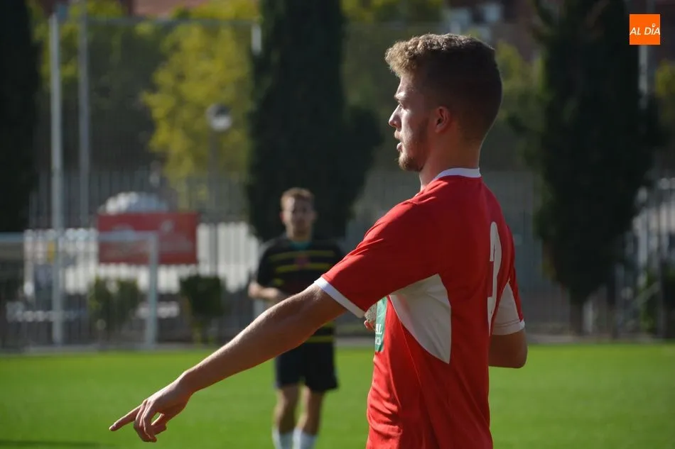 Foto 7 - El B&eacute;jar se da un fest&iacute;n a costa del Navega en el derbi (1-4)
