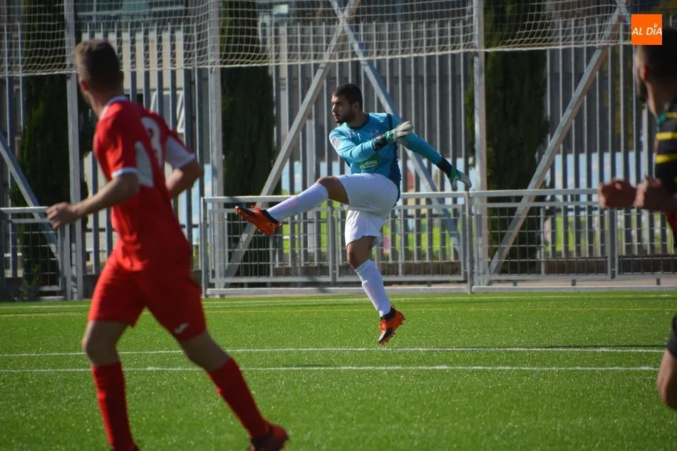 Foto 6 - El B&eacute;jar se da un fest&iacute;n a costa del Navega en el derbi (1-4)