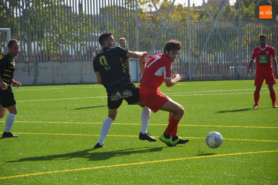 Foto 2 - El B&eacute;jar se da un fest&iacute;n a costa del Navega en el derbi (1-4)