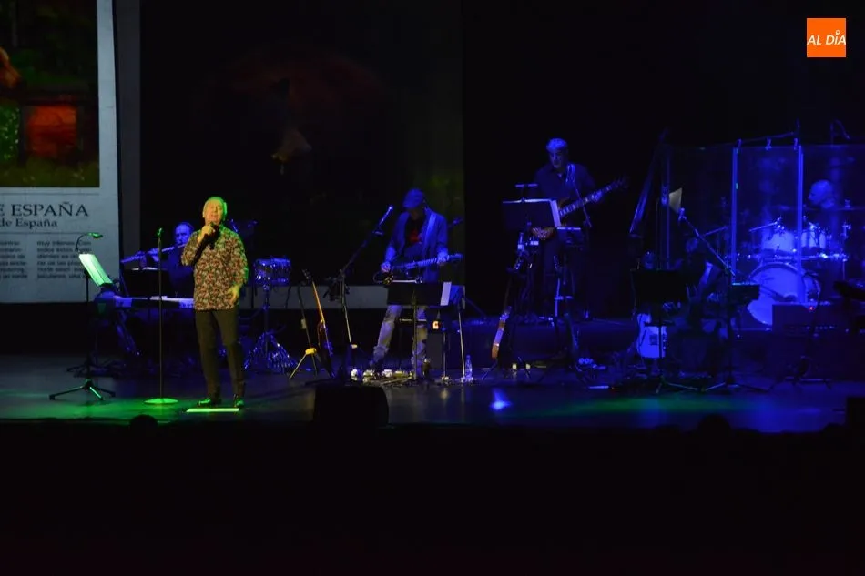 Foto 2 - V&iacute;ctor Manuel combina en Salamanca sus nuevas creaciones y sus &eacute;xitos