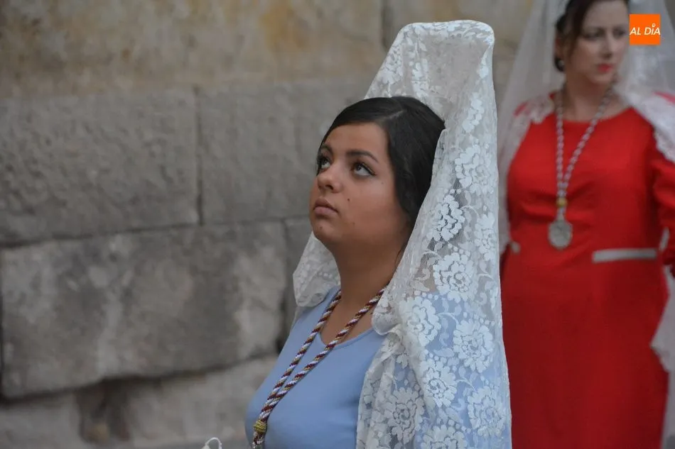 Foto 10 - La Procesi&oacute;n General del Rosario envuelve de religiosidad el casco hist&oacute;rico