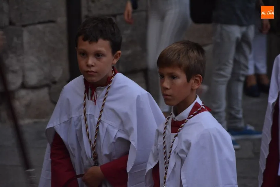 Foto 9 - La Procesi&oacute;n General del Rosario envuelve de religiosidad el casco hist&oacute;rico