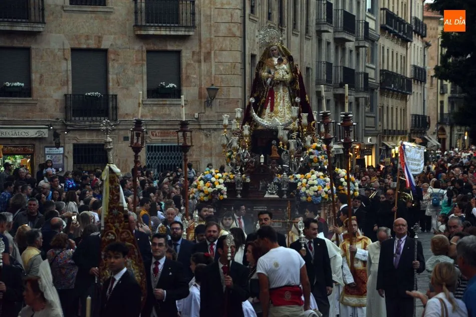 Foto 7 - La Procesi&oacute;n General del Rosario envuelve de religiosidad el casco hist&oacute;rico
