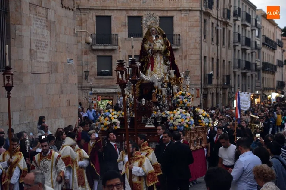 Foto 3 - La Procesi&oacute;n General del Rosario envuelve de religiosidad el casco hist&oacute;rico