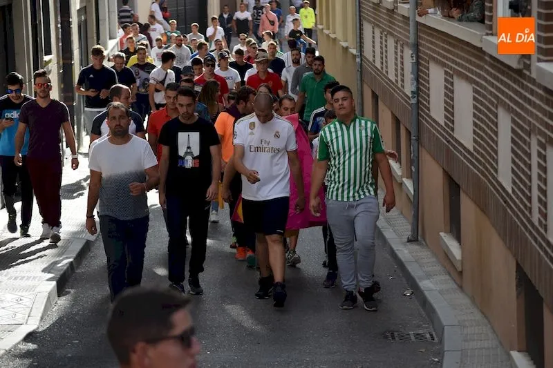 Foto 6 - Los toros del caj&oacute;n atrajeron numeroso p&uacute;blico a Alba de Tormes