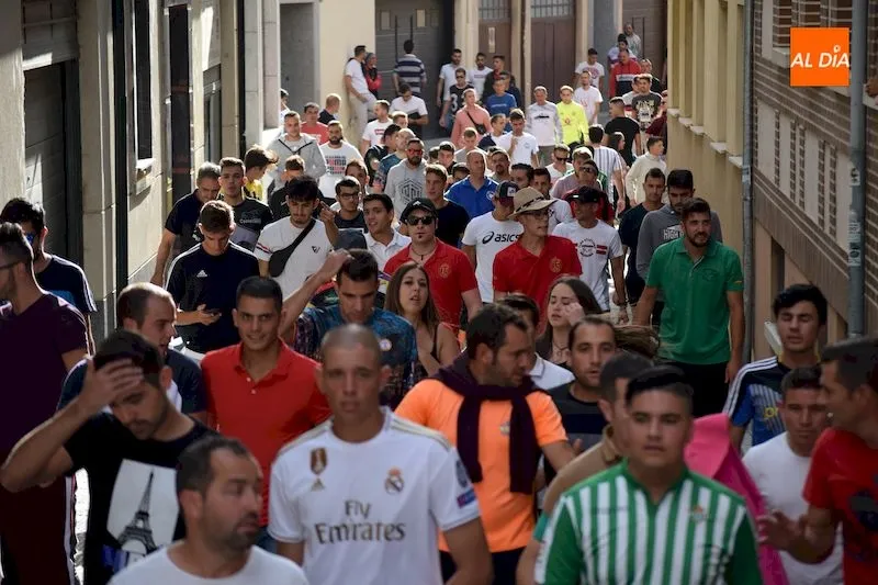 Los toros del cajón atrajeron numeroso público a Alba de Tormes