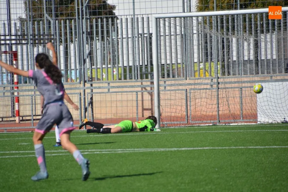 Foto 6 - El Salamanca UDS Femenino saca su potencial y remonta dos veces al Rayo Vallecano (3-2)