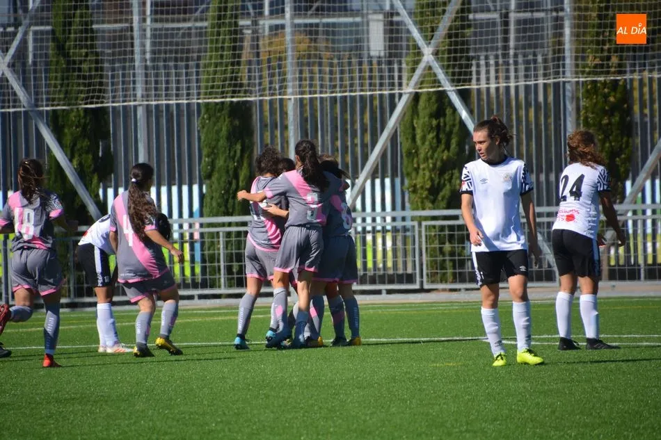 Foto 5 - El Salamanca UDS Femenino saca su potencial y remonta dos veces al Rayo Vallecano (3-2)