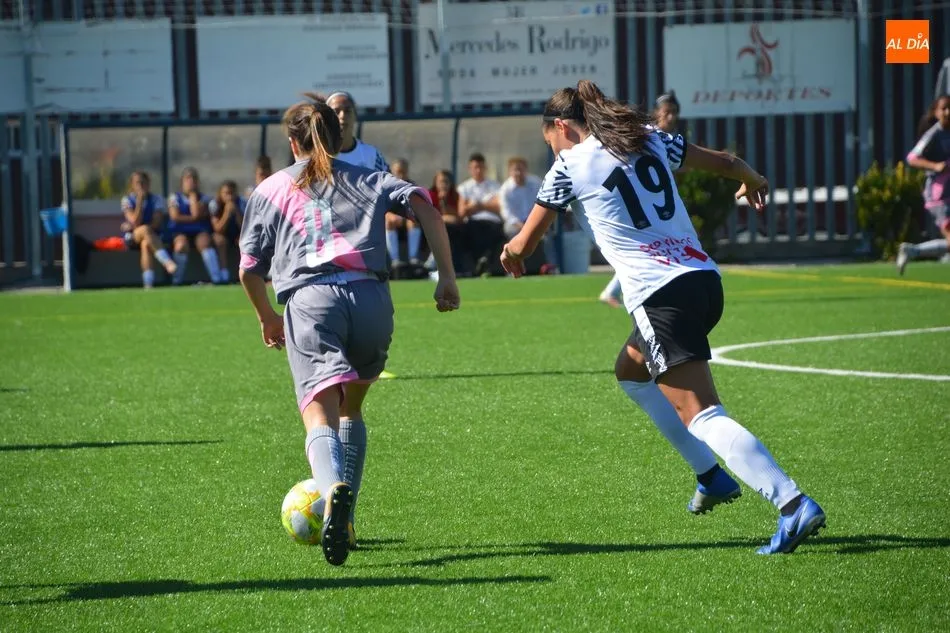 Foto 2 - El Salamanca UDS Femenino saca su potencial y remonta dos veces al Rayo Vallecano (3-2)