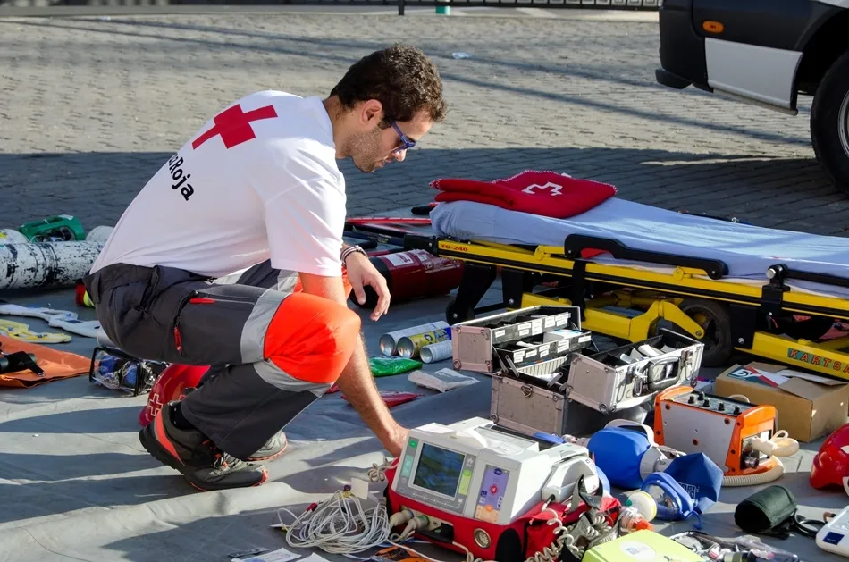 Foto 10 - Cruz Roja Salamanca se suma al reto mundial de los &lsquo;#tetrischallenge&rsquo; con una de sus ambulancias