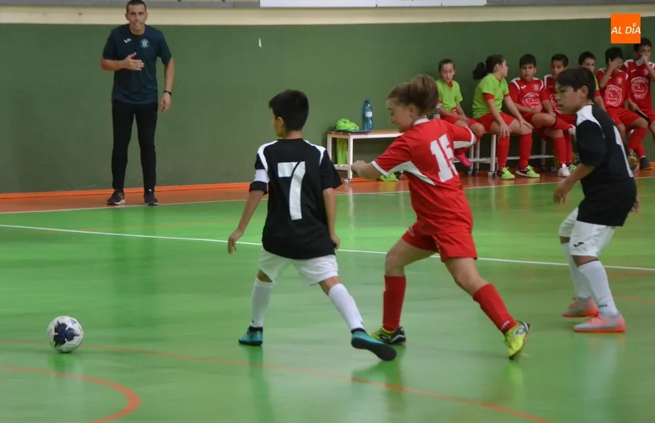 Foto 11 - La formaci&oacute;n A se lleva el intens&iacute;simo primer derby federado de los alevines del III Columnas  