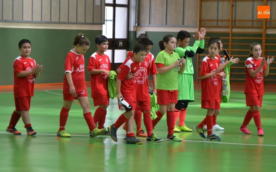 Foto 5 - La formaci&oacute;n A se lleva el intens&iacute;simo primer derby federado de los alevines del III Columnas  