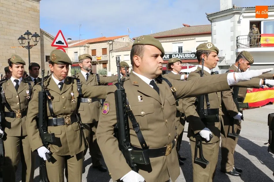 Foto 11 - Emotivo acto de Jura de Bandera en Barruecopardo con el Regimiento de Ingenieros