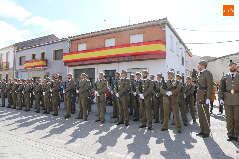 Foto 9 - Emotivo acto de Jura de Bandera en Barruecopardo con el Regimiento de Ingenieros