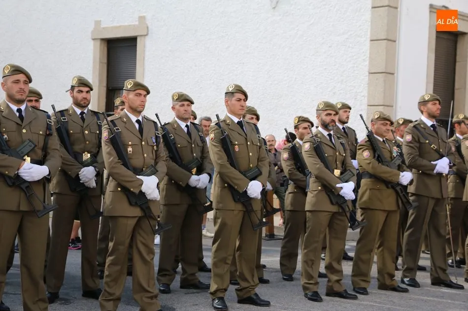 Foto 2 - Emotivo acto de Jura de Bandera en Barruecopardo con el Regimiento de Ingenieros