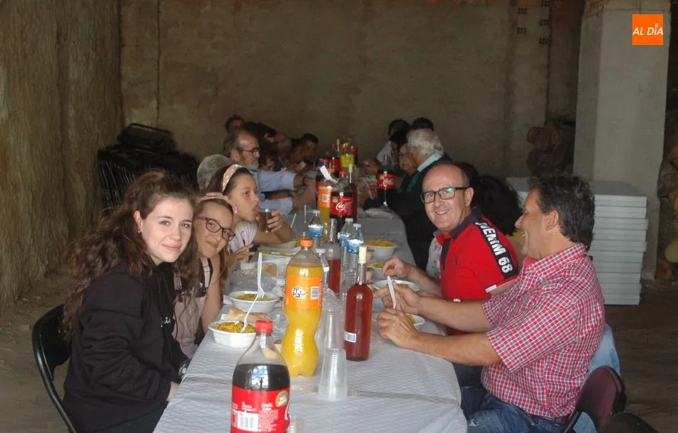 Foto 9 - Guadramiro comienza las fiestas de Las madrinas con una rica paella  