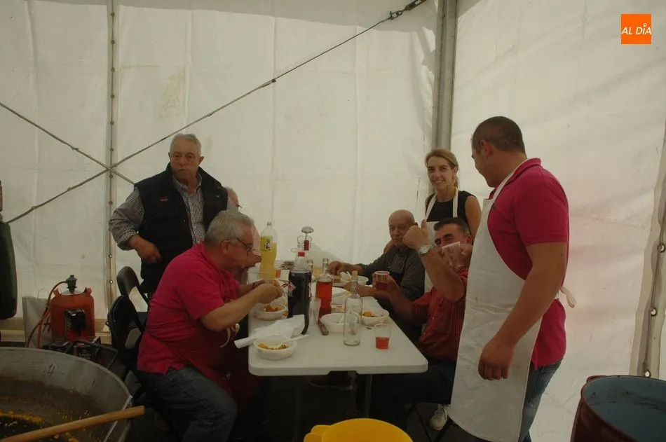 Foto 6 - Guadramiro comienza las fiestas de Las madrinas con una rica paella  