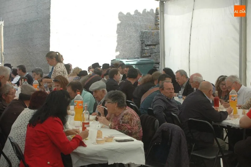 Foto 5 - Guadramiro comienza las fiestas de Las madrinas con una rica paella  