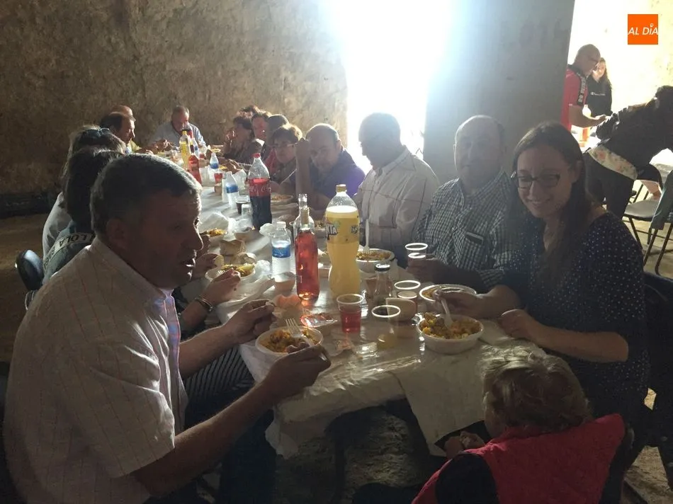 Foto 4 - Guadramiro comienza las fiestas de Las madrinas con una rica paella  