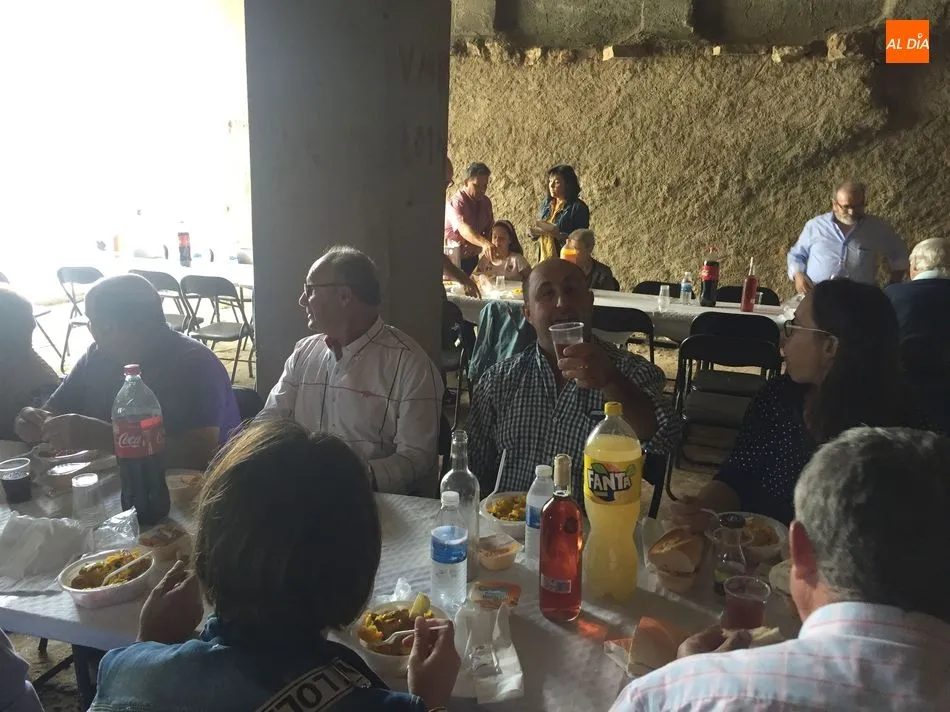 Foto 3 - Guadramiro comienza las fiestas de Las madrinas con una rica paella  
