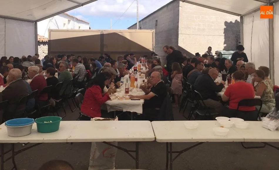 Foto 2 - Guadramiro comienza las fiestas de Las madrinas con una rica paella  