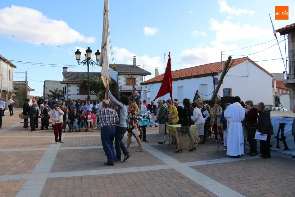 Foto 10 - Nieves Mart&iacute;n y Castora del Arco ejercen de Madrinas en Guadramiro  