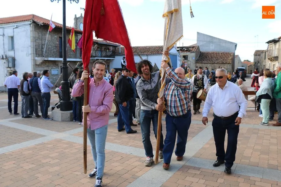 Foto 9 - Nieves Mart&iacute;n y Castora del Arco ejercen de Madrinas en Guadramiro  
