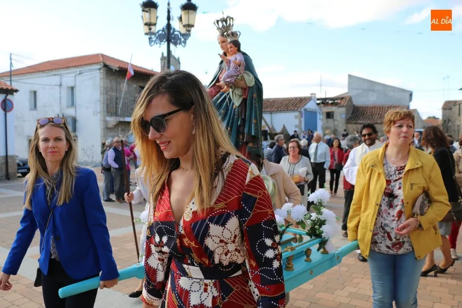 Foto 6 - Nieves Mart&iacute;n y Castora del Arco ejercen de Madrinas en Guadramiro  