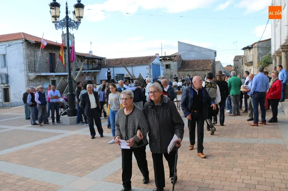 Foto 5 - Nieves Mart&iacute;n y Castora del Arco ejercen de Madrinas en Guadramiro  