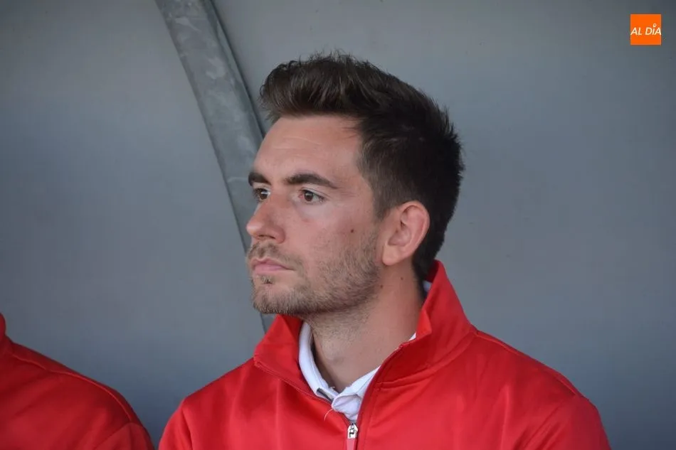 Pablo Cortés, en el banquillo del Municipal