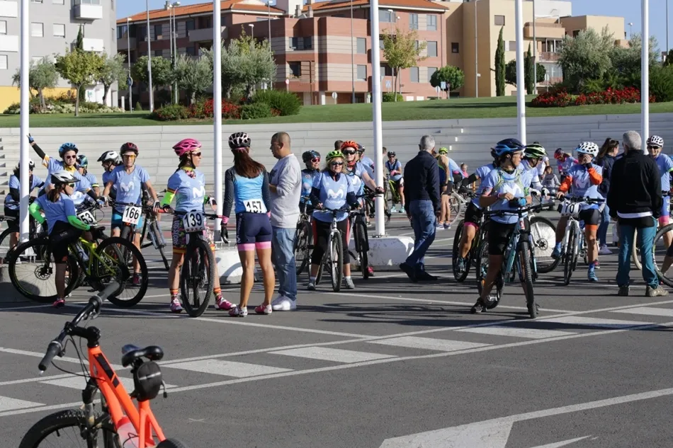 Foto 5 - Buen ambiente en la Quedada de Mujeres Ciclistas en Carbajosa
