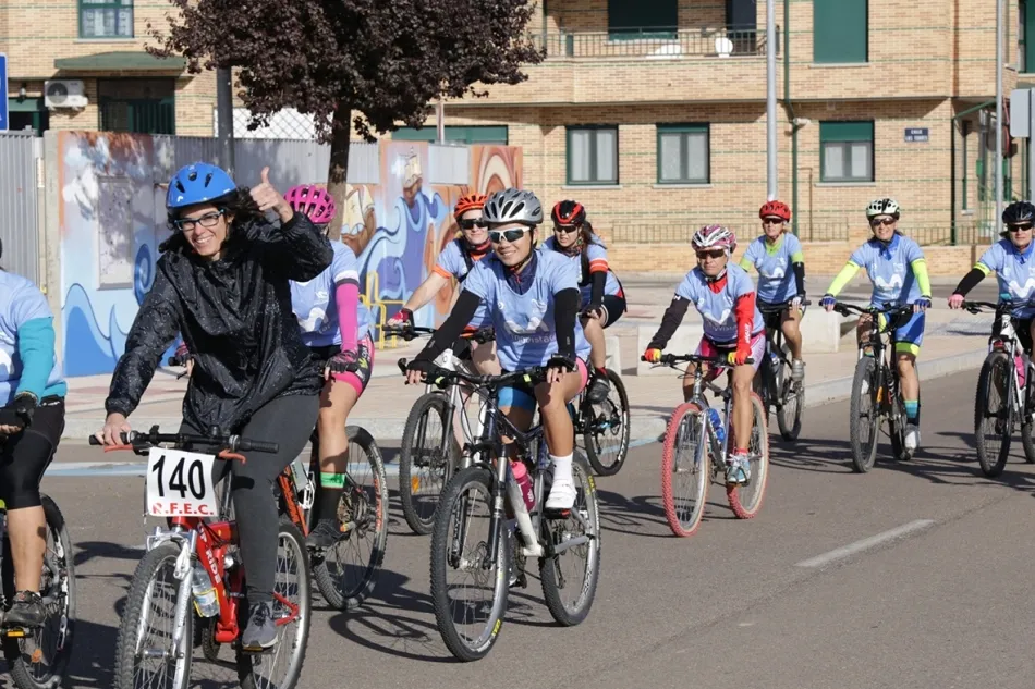Foto 2 - Buen ambiente en la Quedada de Mujeres Ciclistas en Carbajosa